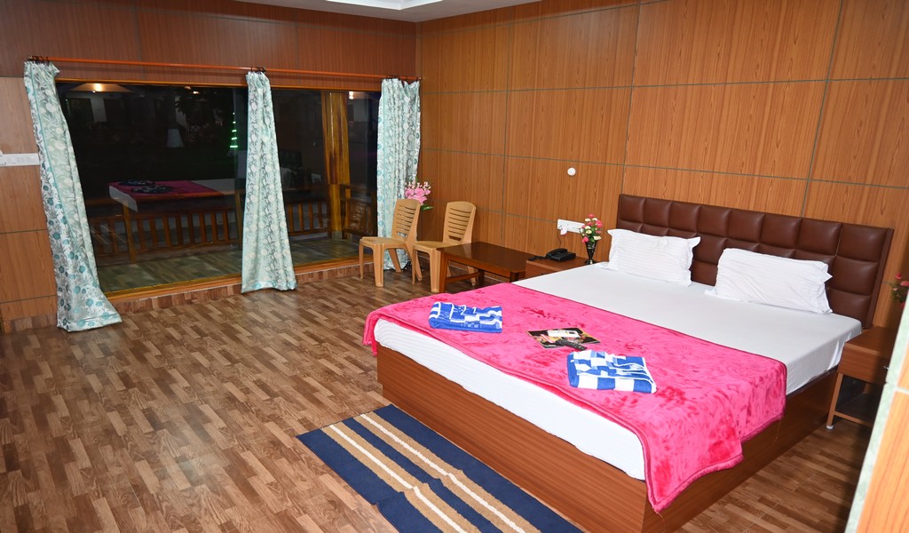 www.savegreenresort.com_deluxe ac rooms3