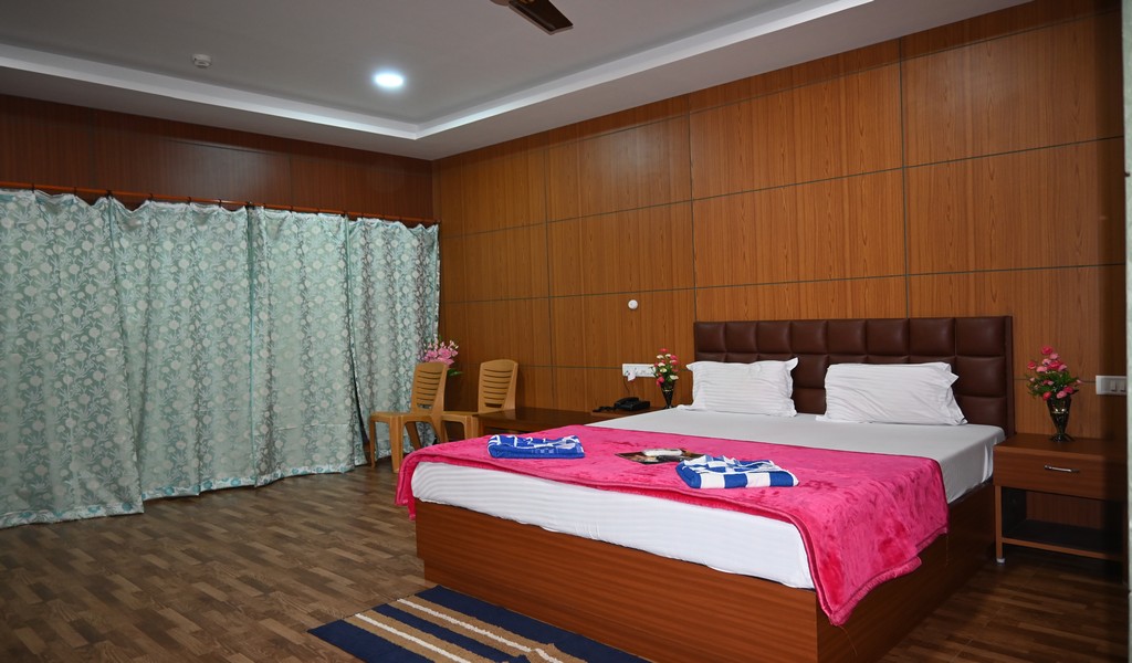www.savegreenresort.com_deluxe ac rooms5