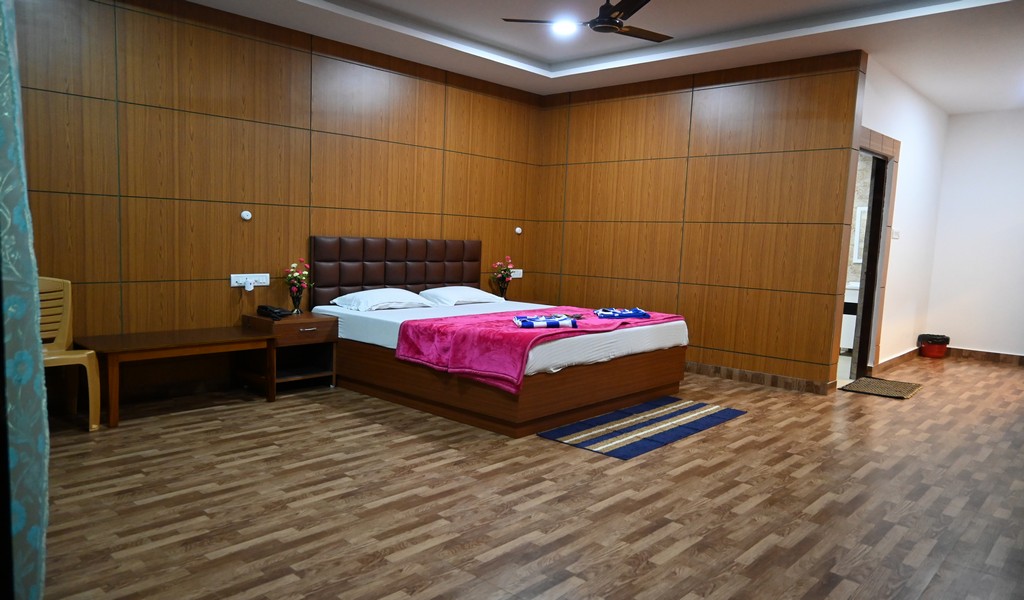 www.savegreenresort.com_deluxe ac rooms9